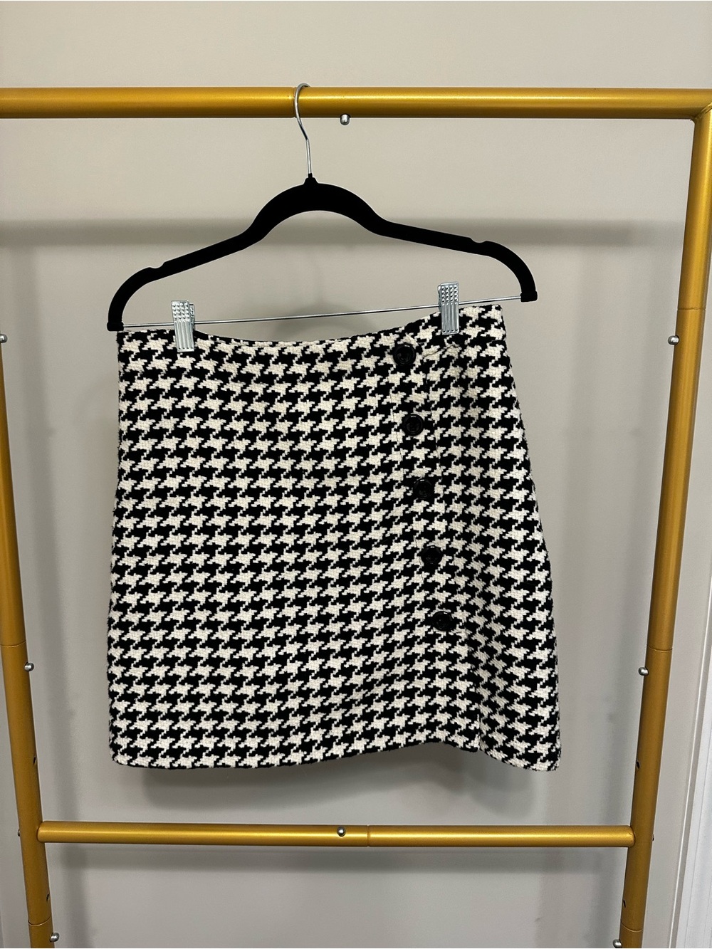 Vince Camuto Black and Cream Houndstooth Mini Skirt with Side Buttons
